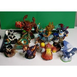 Lot of Skylanders Toys Figurines Spyro and more Activision Figurines